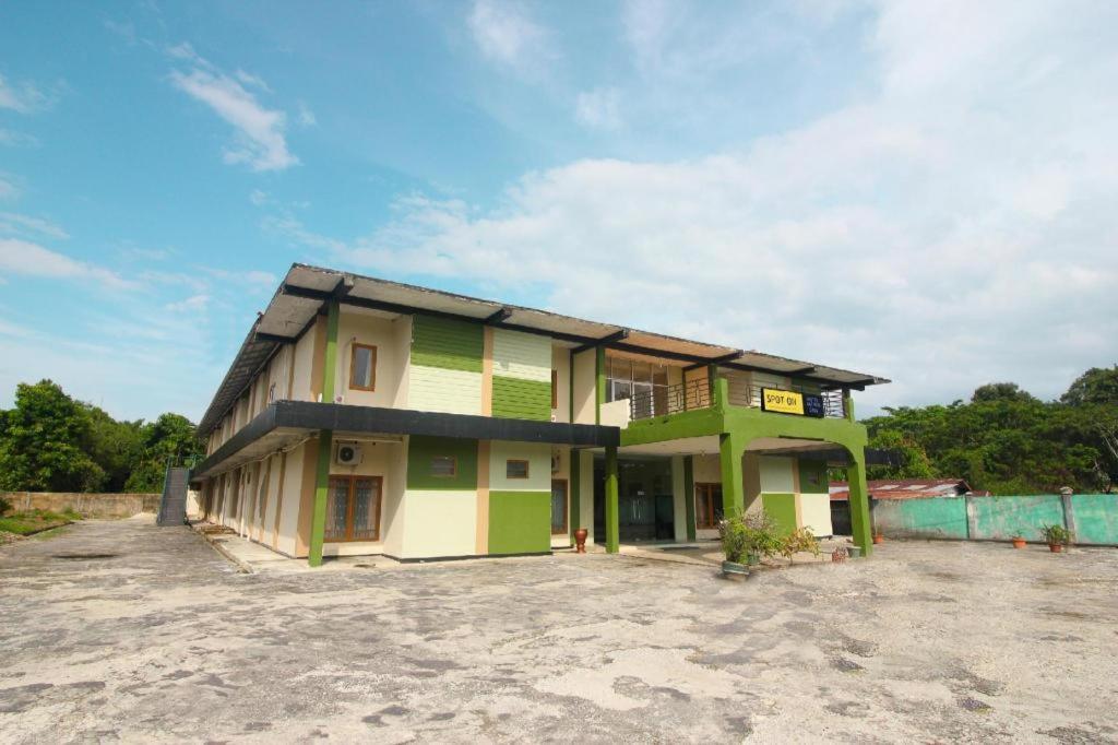 Spot On 2809 Hotel Yasmin Siak Sri Indrapura Экстерьер фото